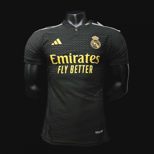 Le Real Madrid présente son maillot third pour la saison 2023-2024